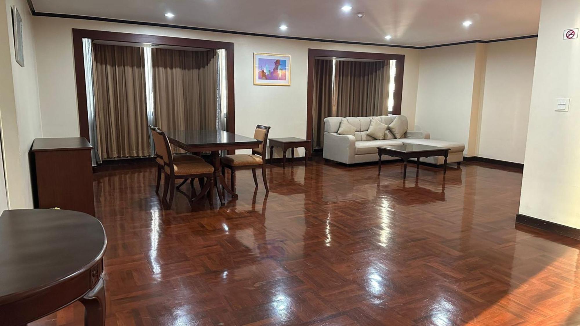 Готель Omni Tower Sukhumvit Nana Direct Бангкок Екстер'єр фото