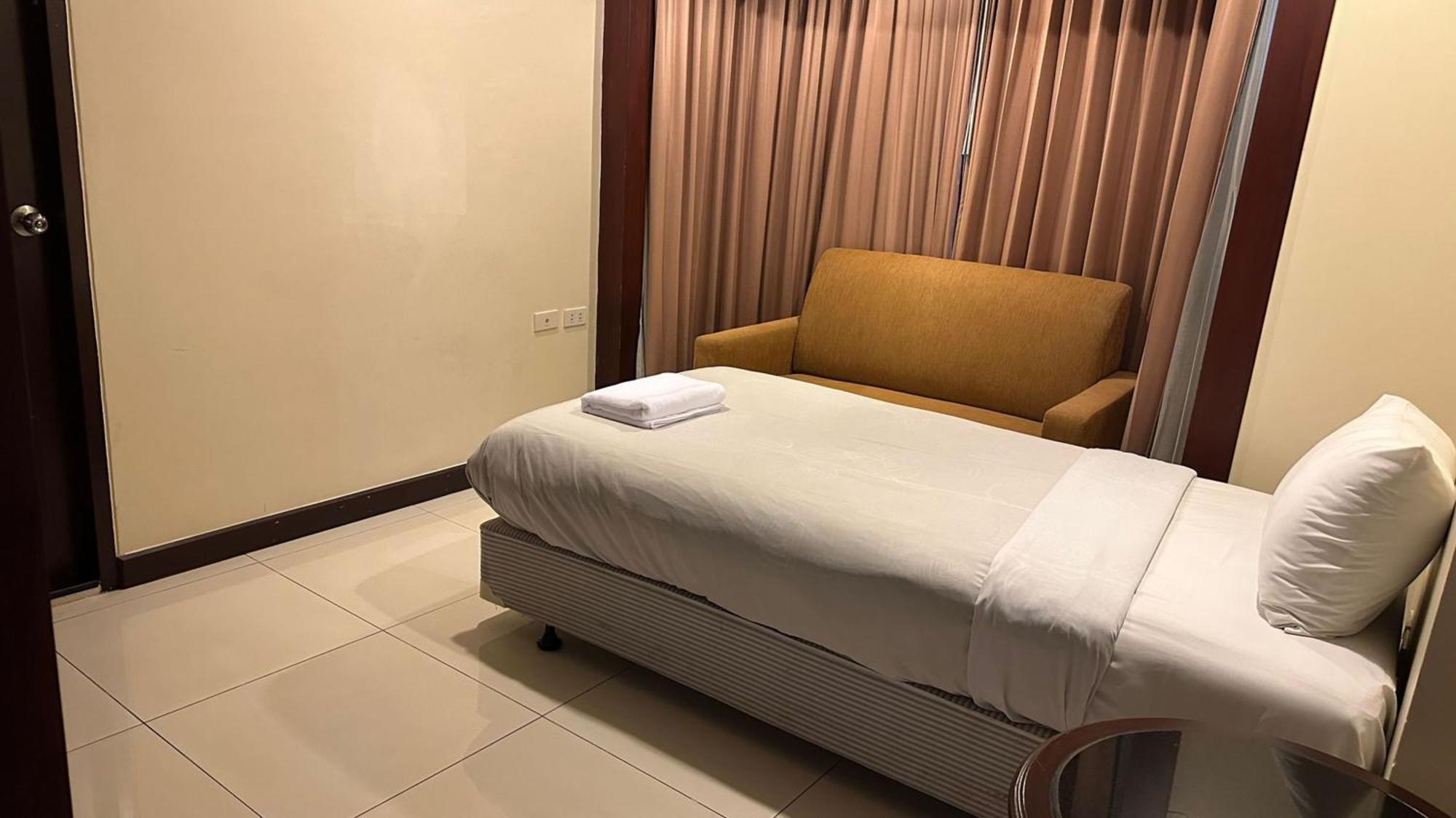 Готель Omni Tower Sukhumvit Nana Direct Бангкок Екстер'єр фото