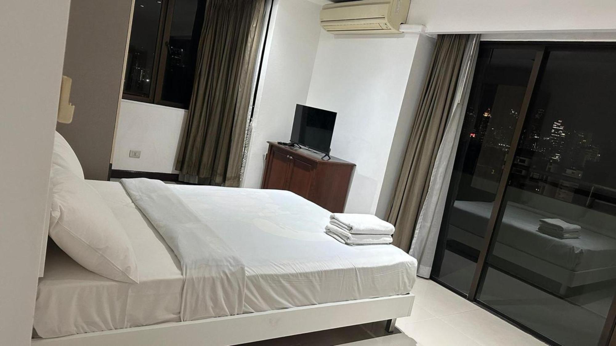 Готель Omni Tower Sukhumvit Nana Direct Бангкок Екстер'єр фото