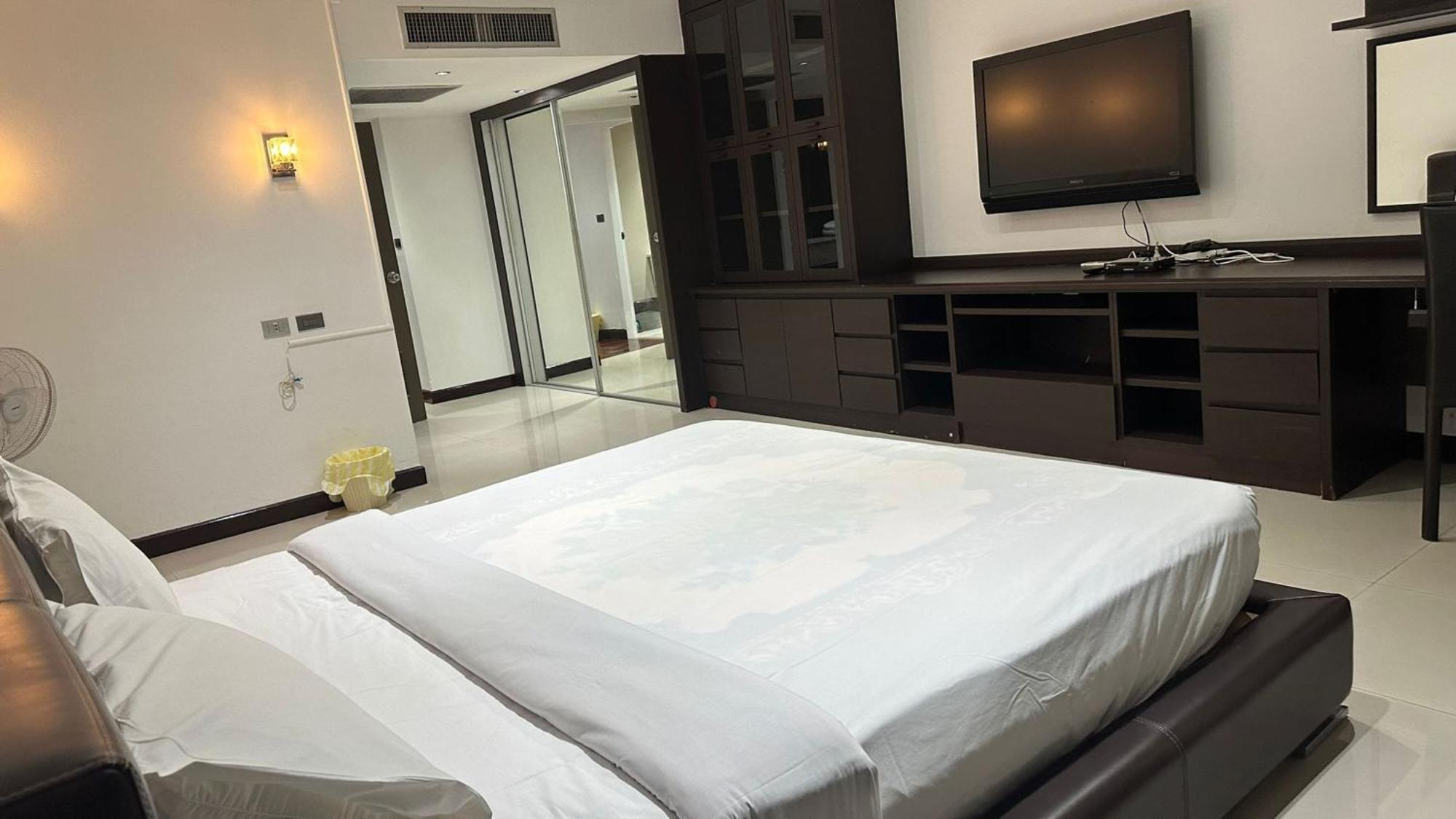 Готель Omni Tower Sukhumvit Nana Direct Бангкок Екстер'єр фото