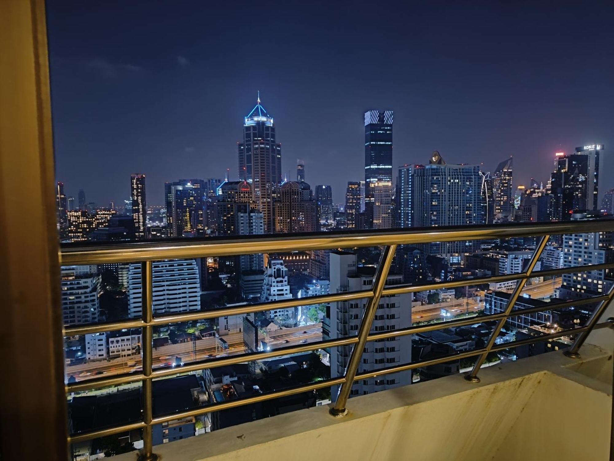 Готель Omni Tower Sukhumvit Nana Direct Бангкок Екстер'єр фото