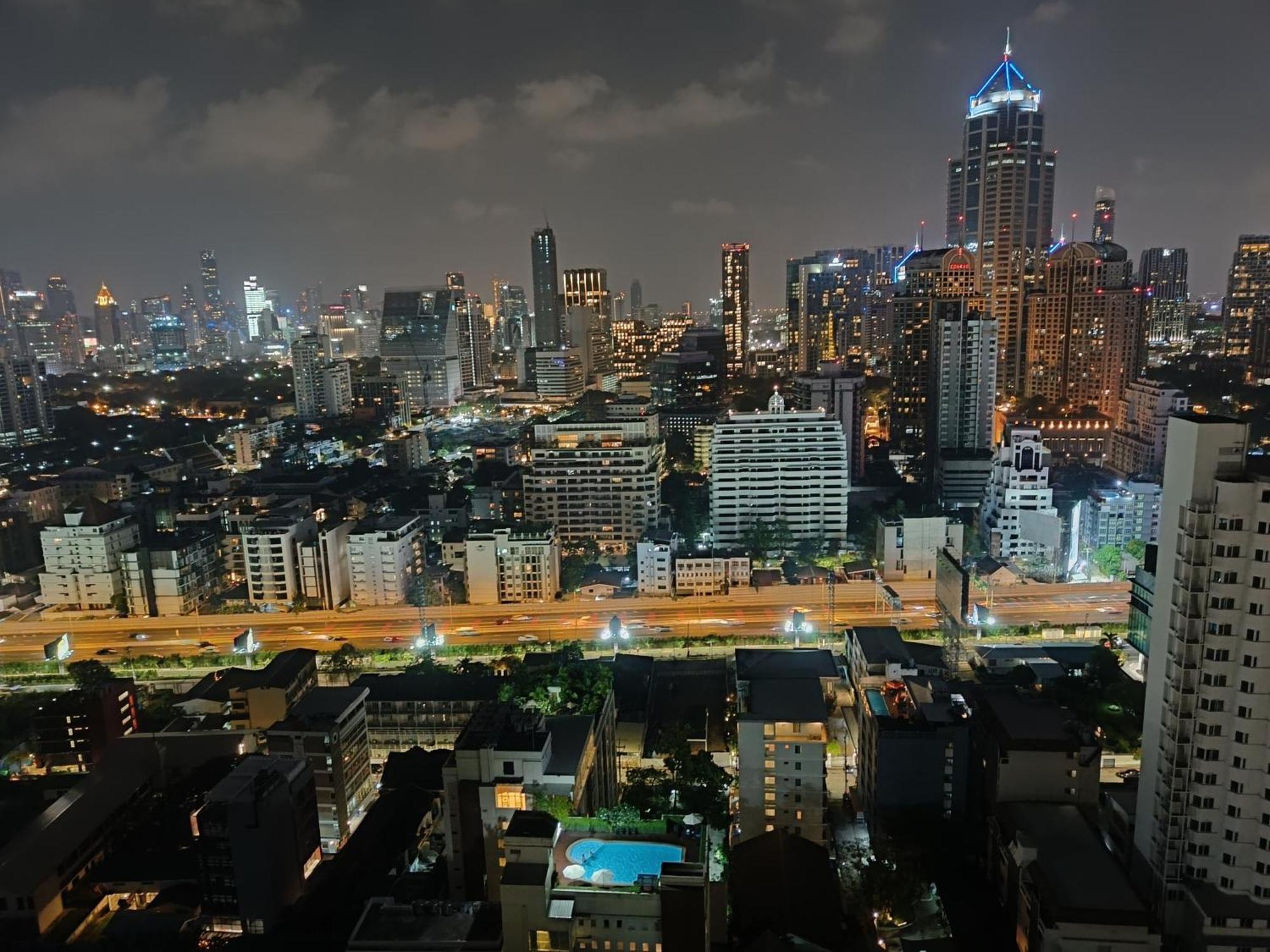 Готель Omni Tower Sukhumvit Nana Direct Бангкок Екстер'єр фото